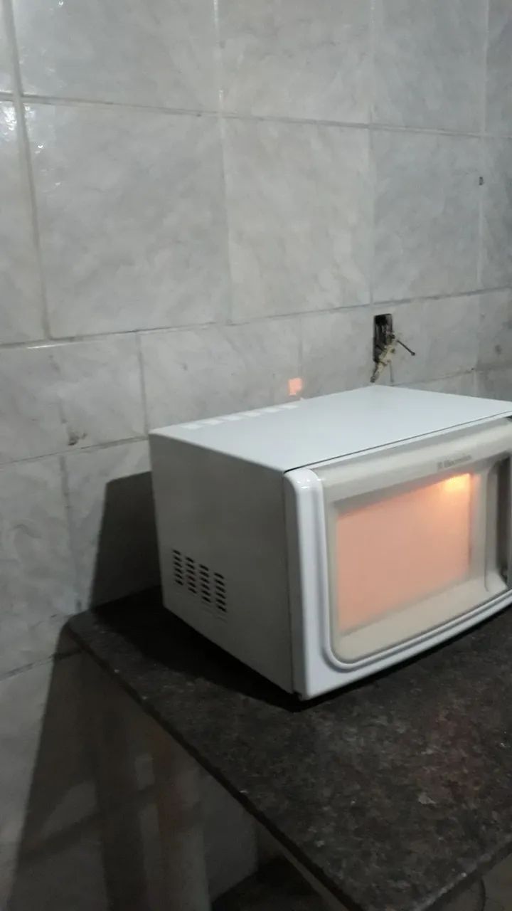 Microondas Electrolux 30 litros funcionando perfeitamente.  - Foto 3