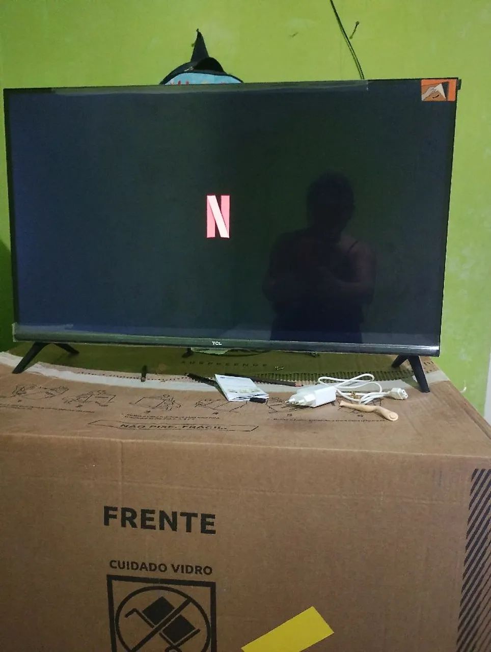 Vendo tv tCL 36 polegada pega whafai tá zerada tem nota fiscal 