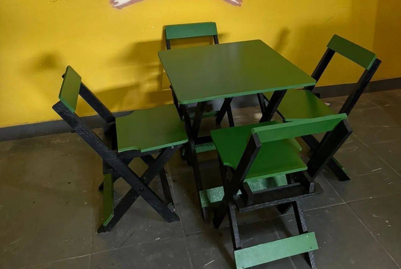 Kit mesa baixa + 4 cadeiras para bares e restaurantes  - Foto 3