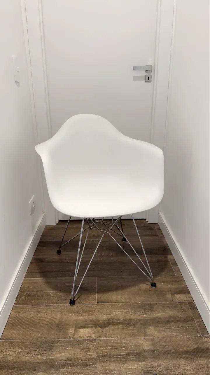 Cadeira Eames Eiffel branca