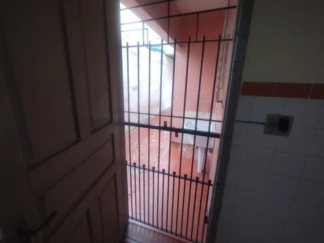 CASA COM COMÉRCIO, QUINTAL LATERAL E FUNDOS  BOQUEIRÃO | PRAIA GRANDE/SP - Foto 4