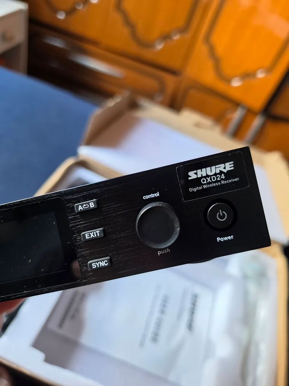 Microfone Sem Fio Duplo Shure QLX-D - Foto 5
