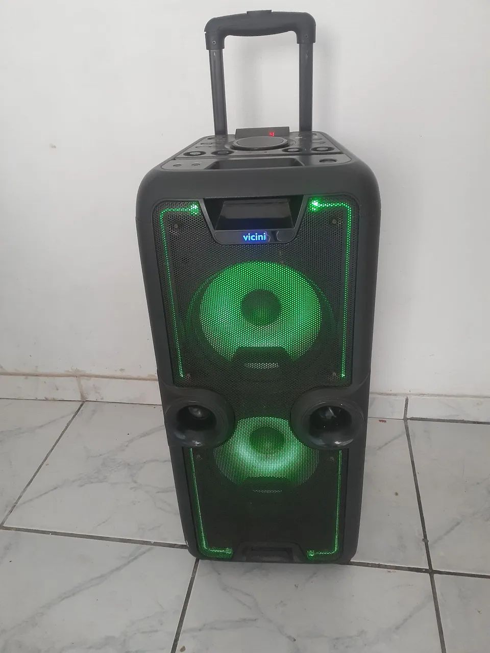 Vendo.  Cx de som   ,   Torre   de som. 