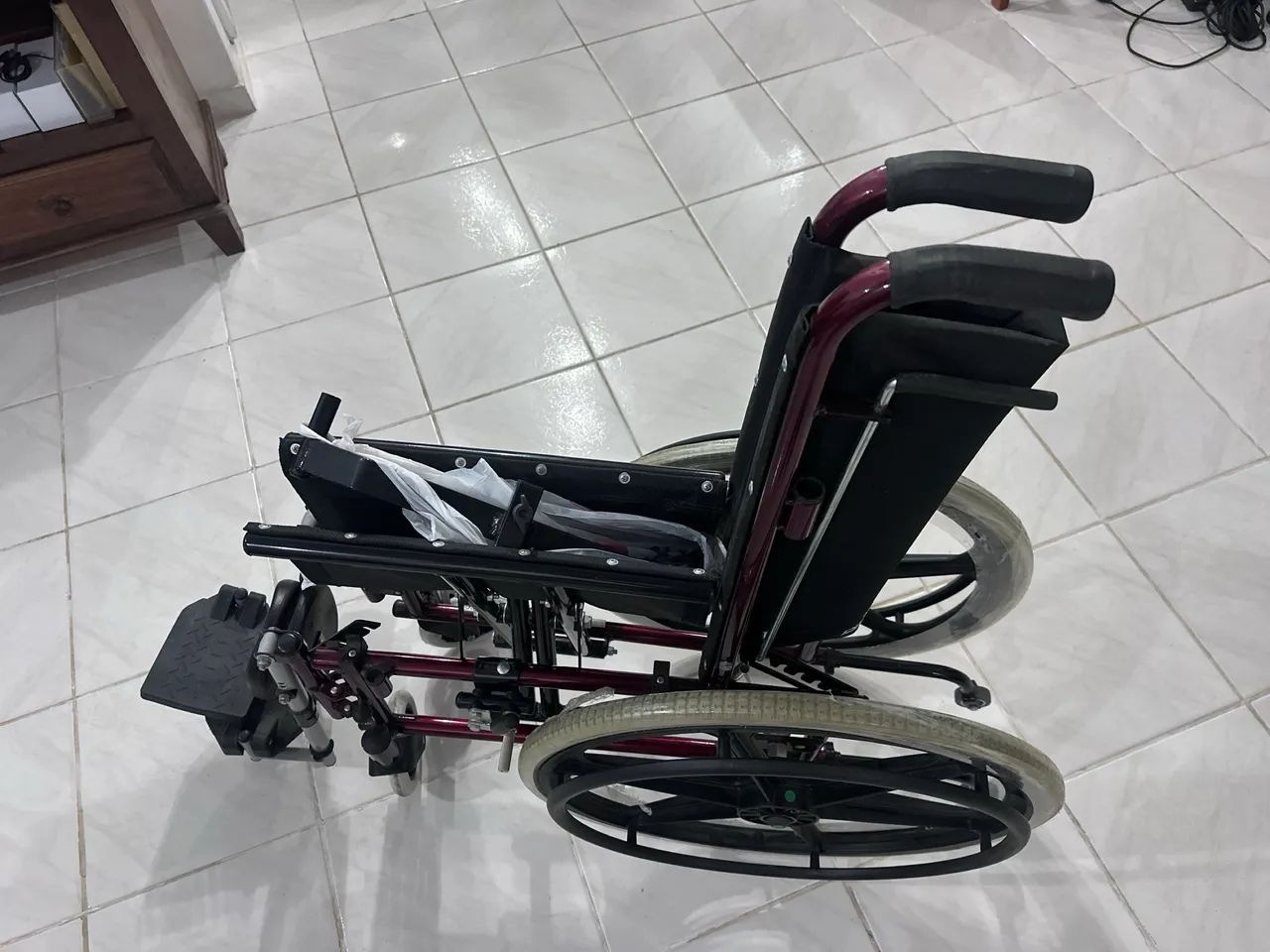 Cadeira de rodas Idoso nova  - Foto 2