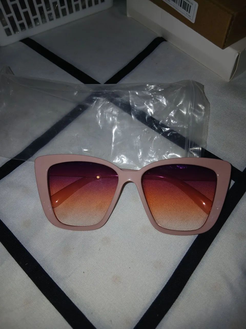 Oculos vintagem cor rosa 30 reais  - Foto 2