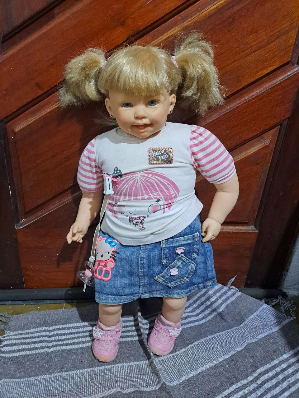 Vendo boneca cotiplás, corpo novo  - Foto 2