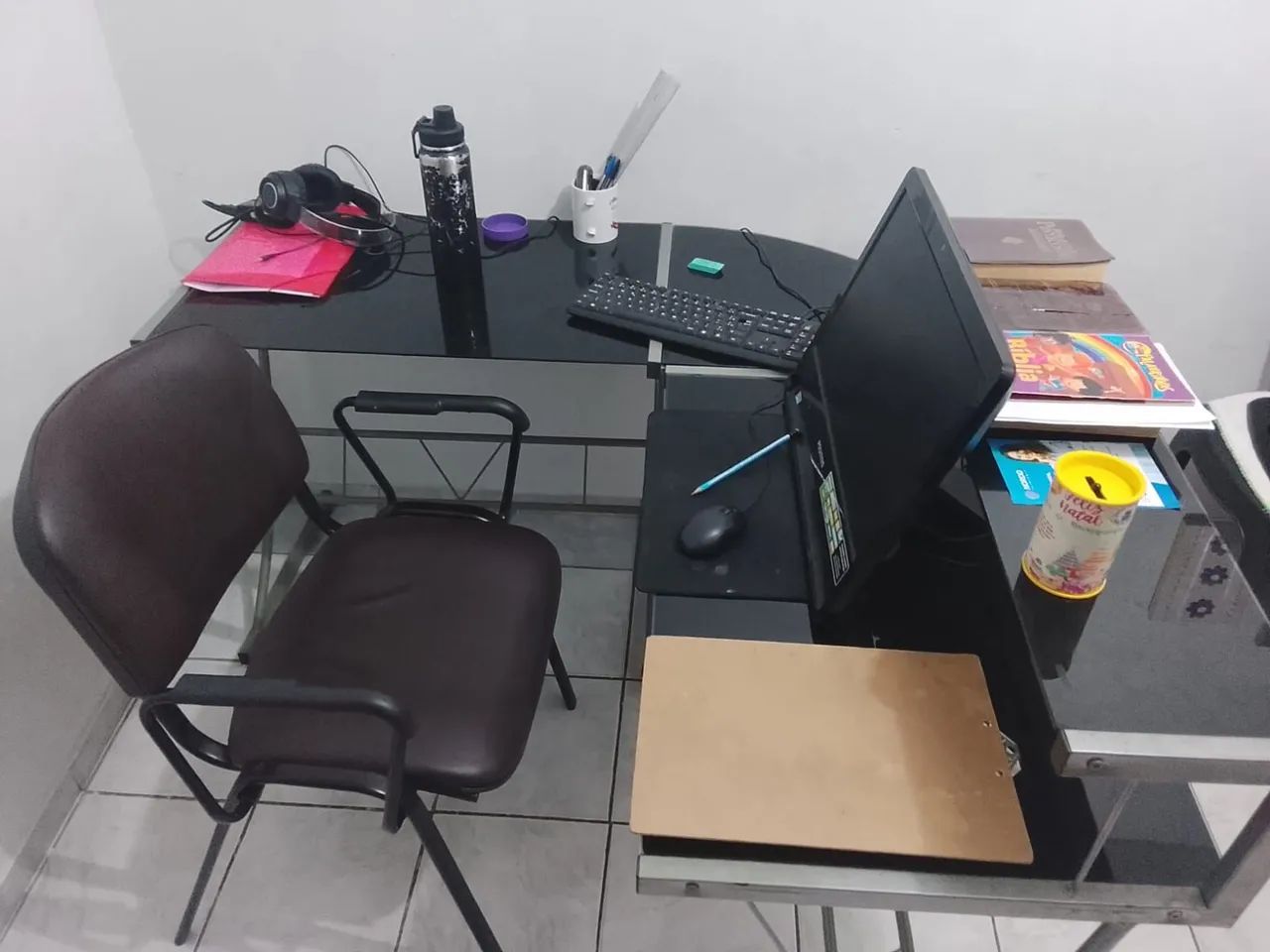 Escrivaninha de vidro