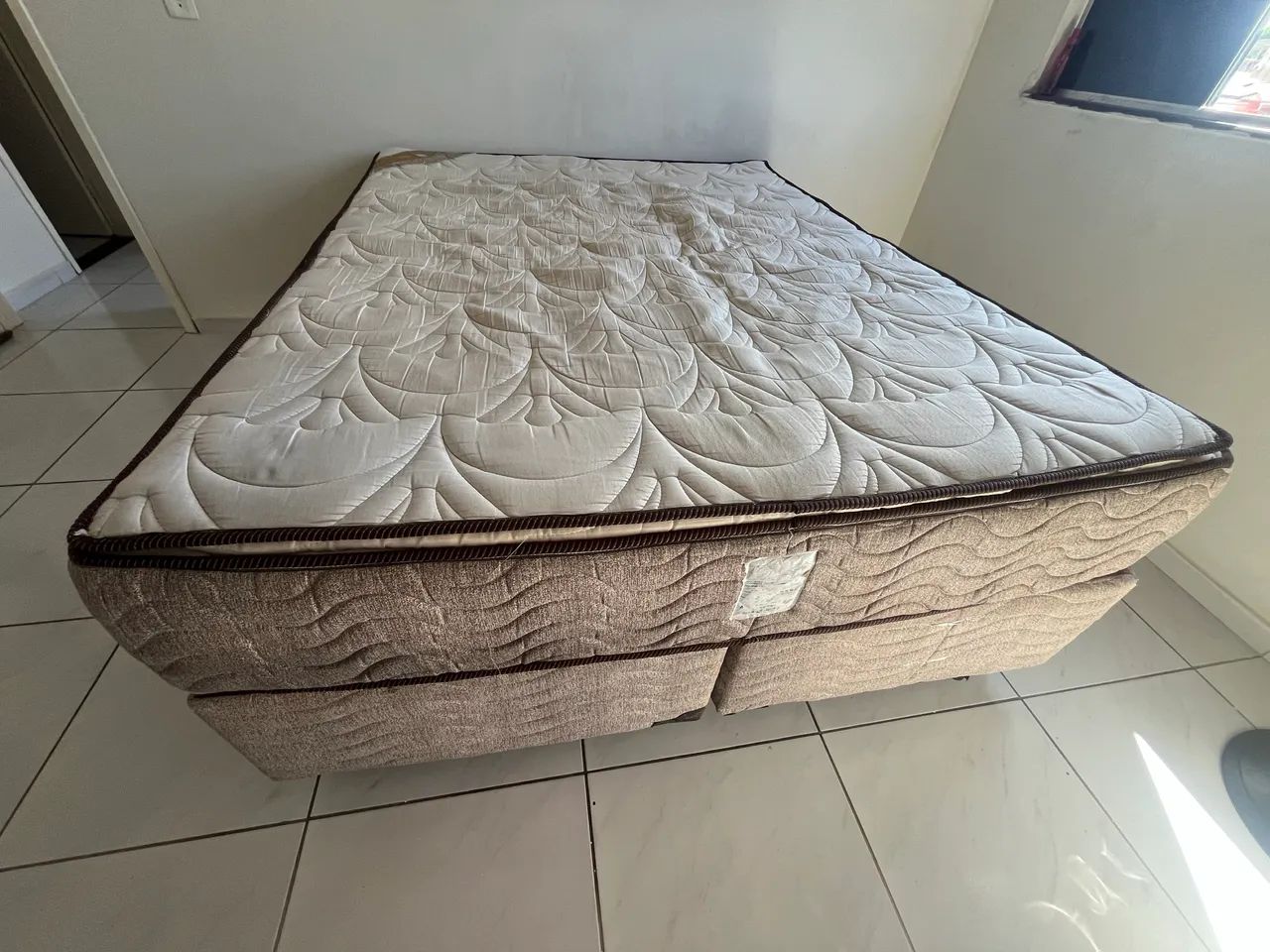 Cama box Queen 