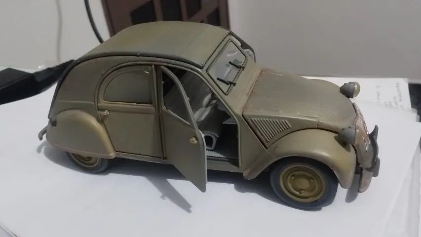 Miniatura Citroën 2 cv - Escala 1/18 - Foto 2