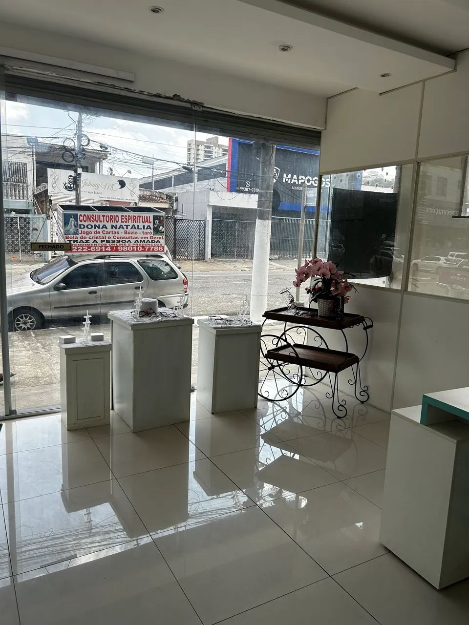 Loja imobiliada para alugar pronta para uso com 2 banheiros - Foto 3