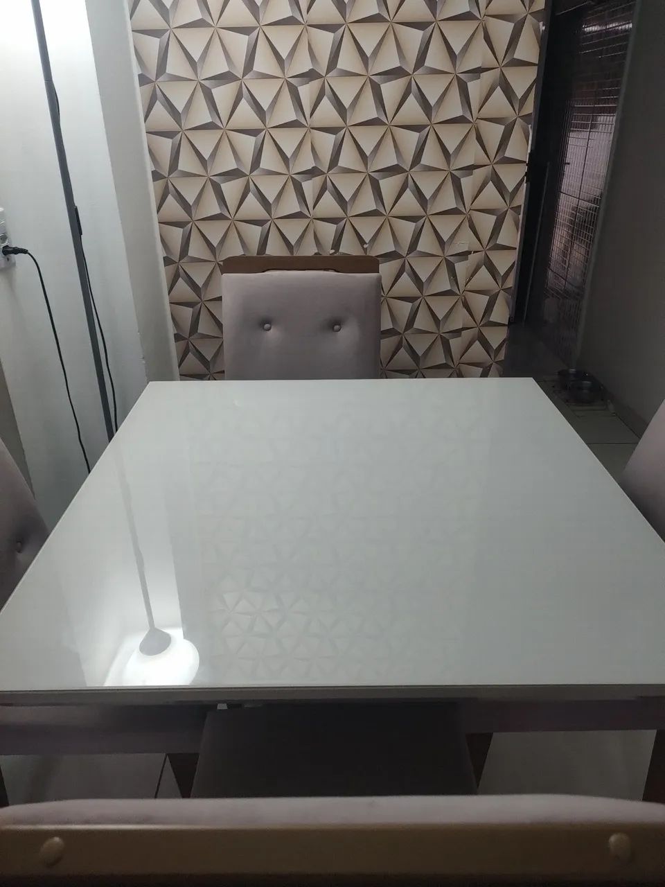Vendo Mesa tampo de vidro com 4 Cadeiras - Foto 2