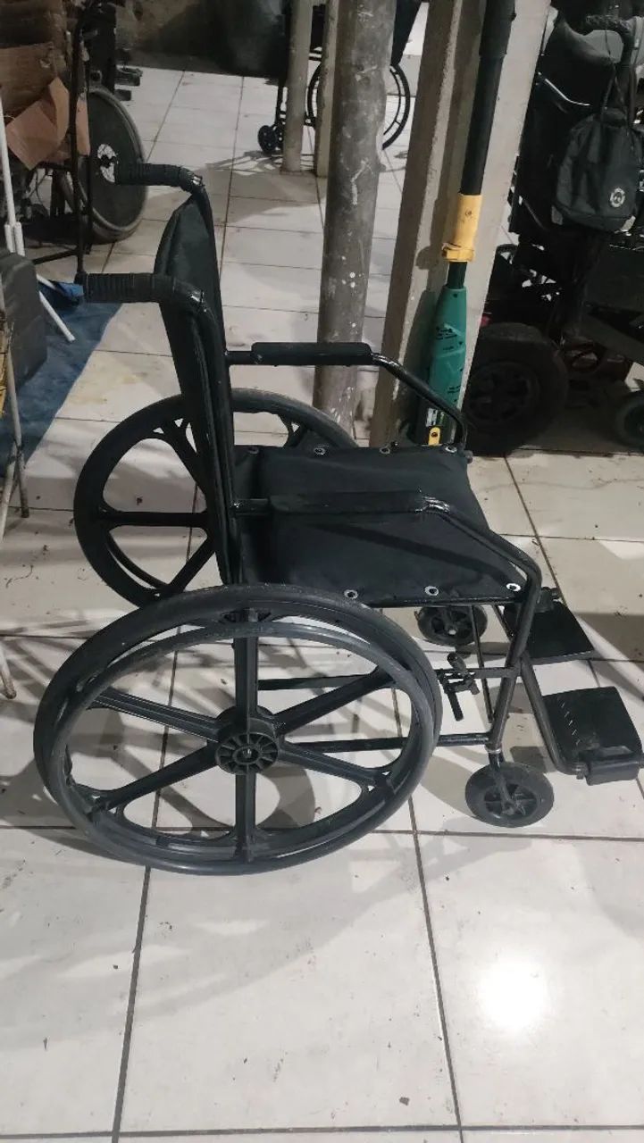 CADEIRA DE RODAS 