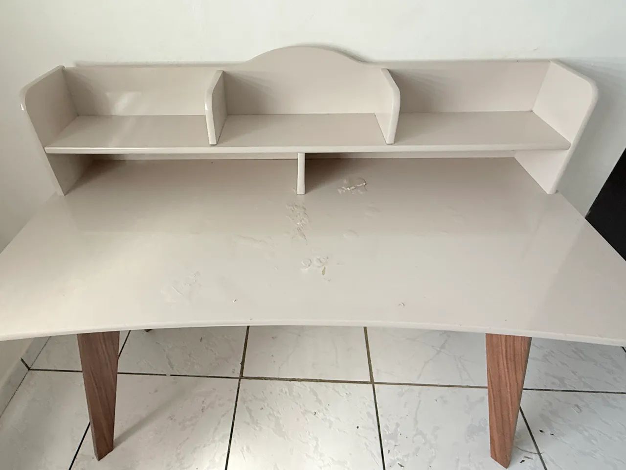 Vende-se escrivaninha semi-nova