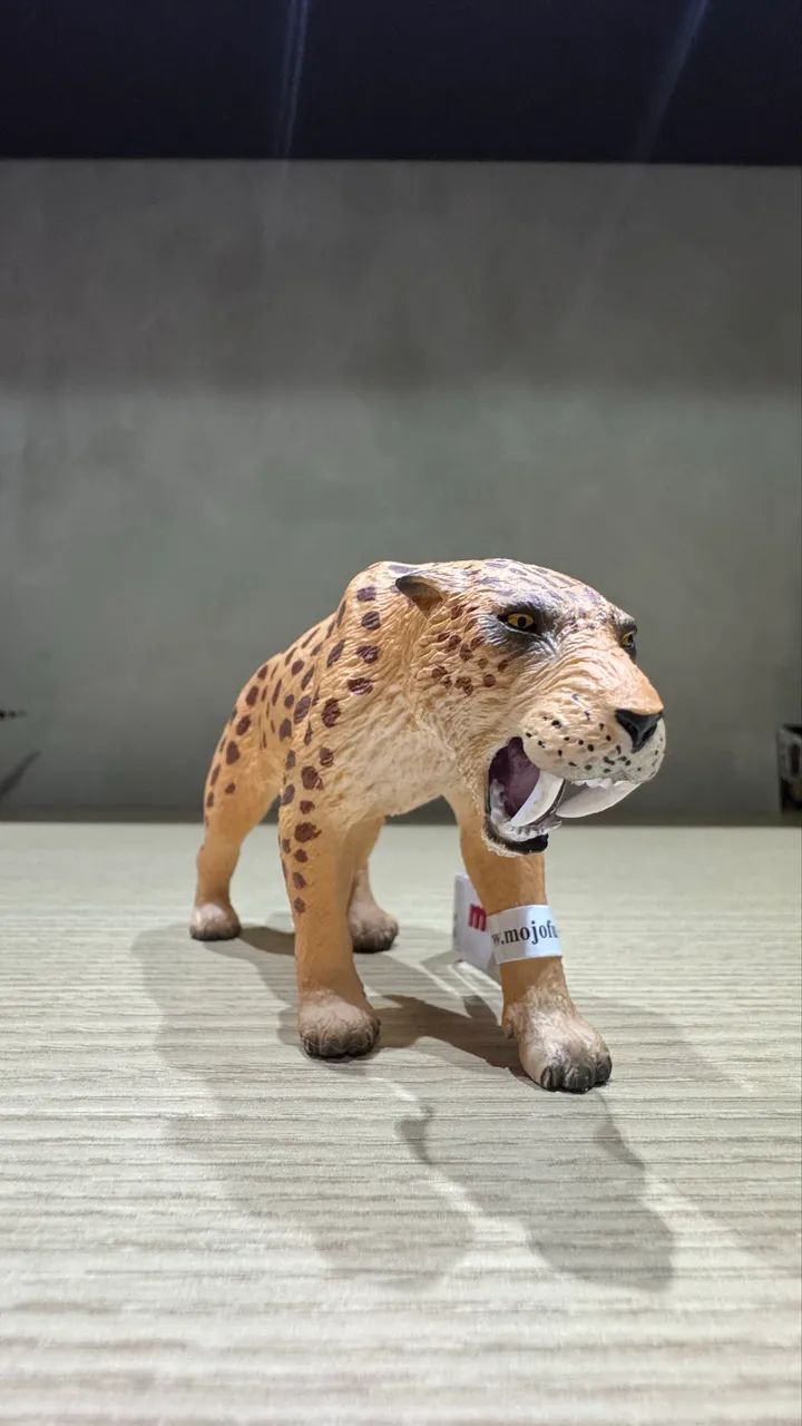 Smilodon Dente de Sabre Mojo novo - Foto 4