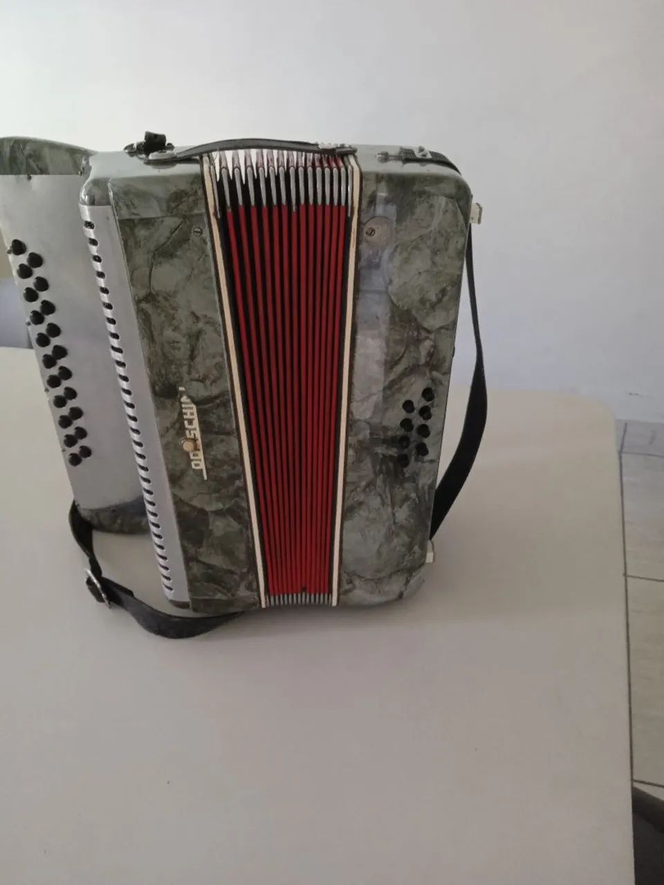 Acordeon Todeschini 8 baixos antiga afinadinha  - Foto 2