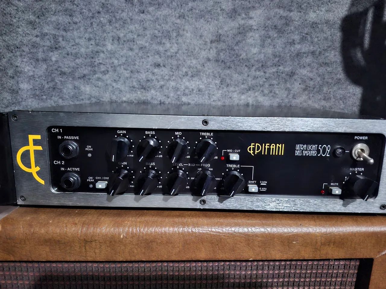 Amplificador Epiphani 600 watts .