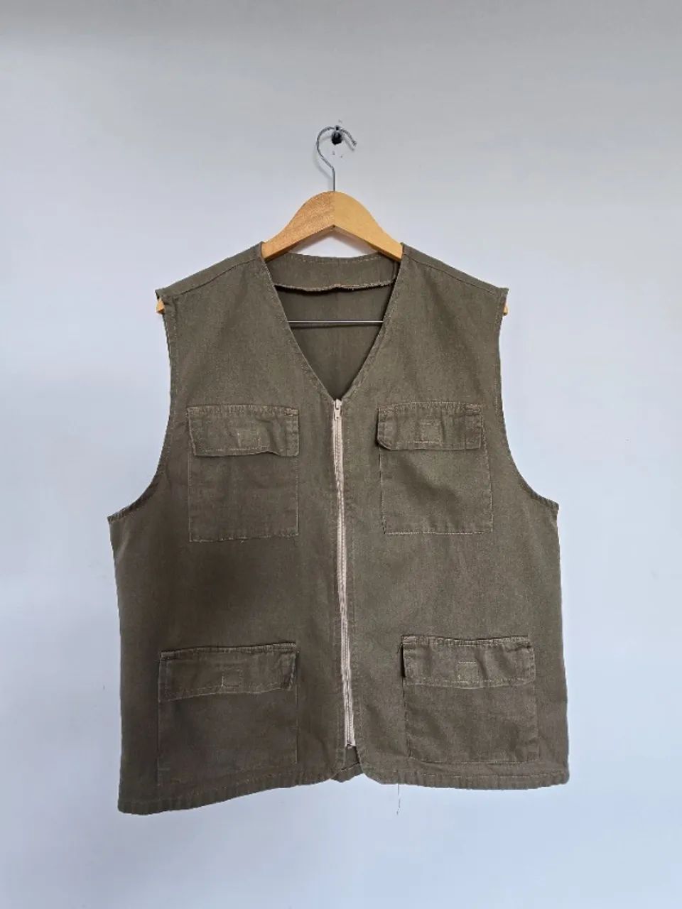 Colete de Sarja com Zíper e 4 Bolsos com velcro