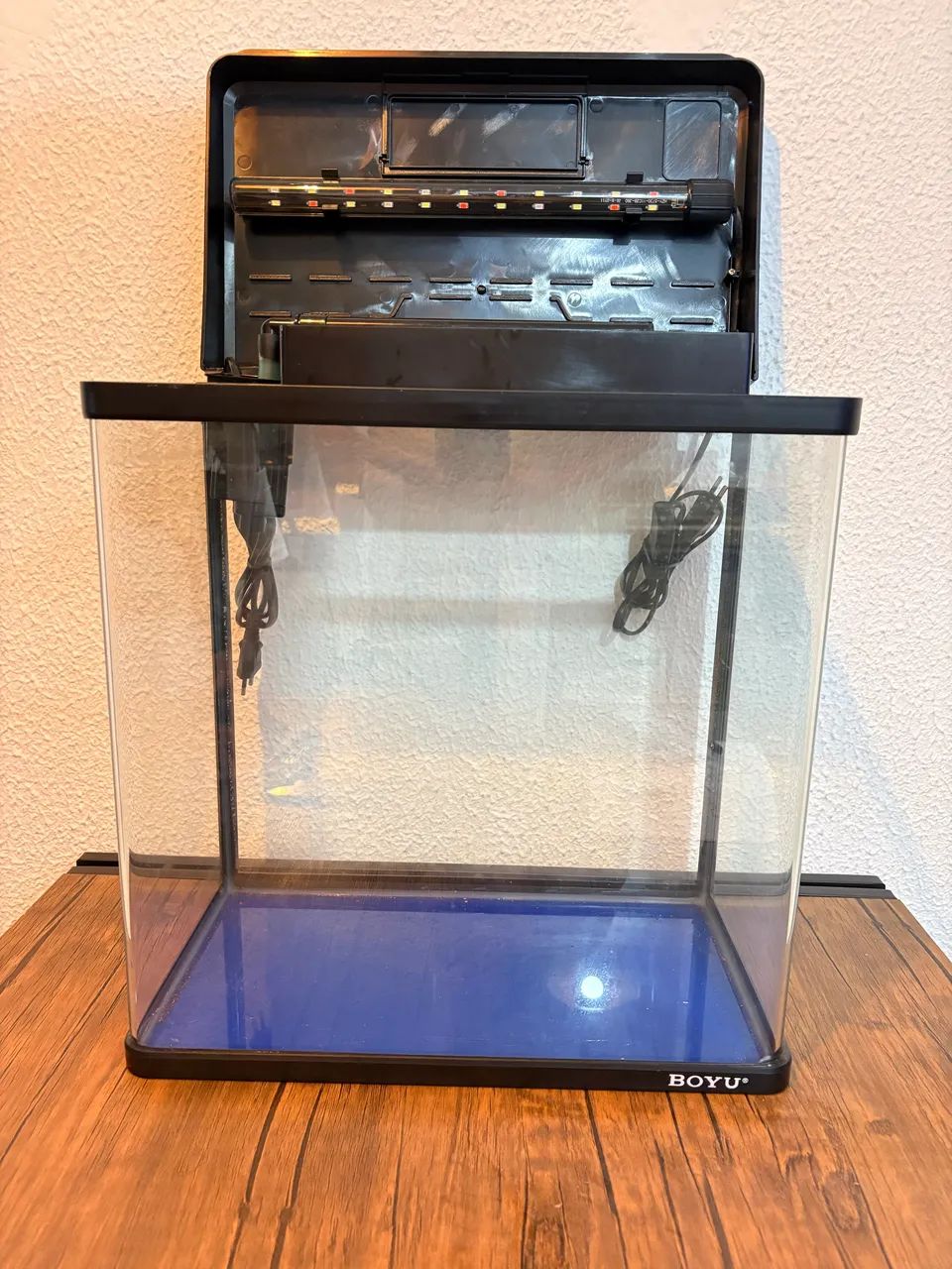 Vendo Aquário Boyu 33L - R$500 ? Voltagem: 220V ? Bomba e iluminação embutidos  - Foto 3