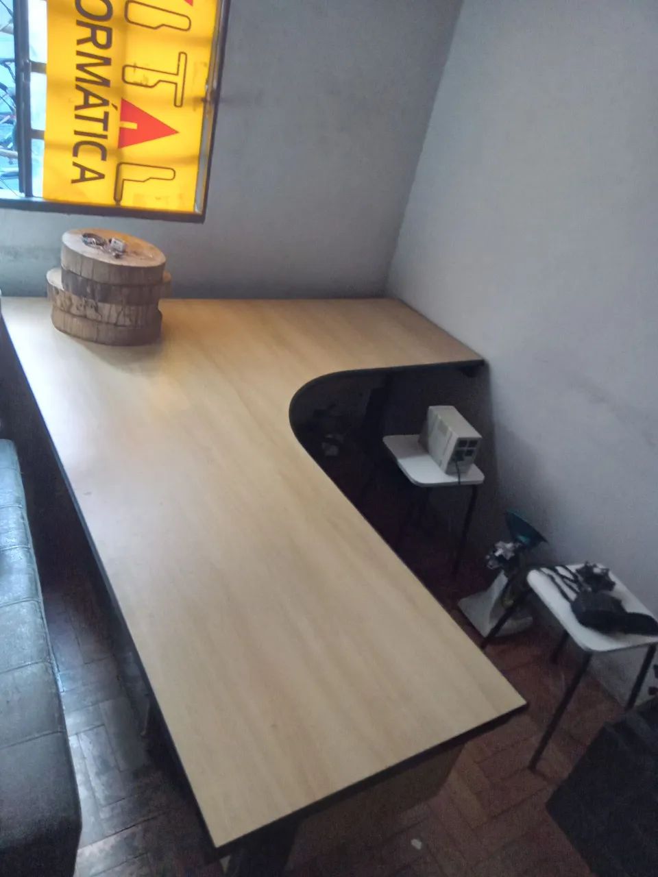 MESA PARA ESCRITÓRIO EM L COM 3 GAVETAS