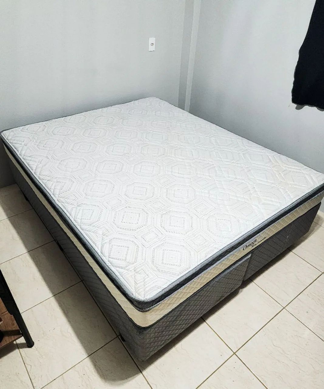 Cama Box Queen Size com Pillow Top e Molas Ensacadas