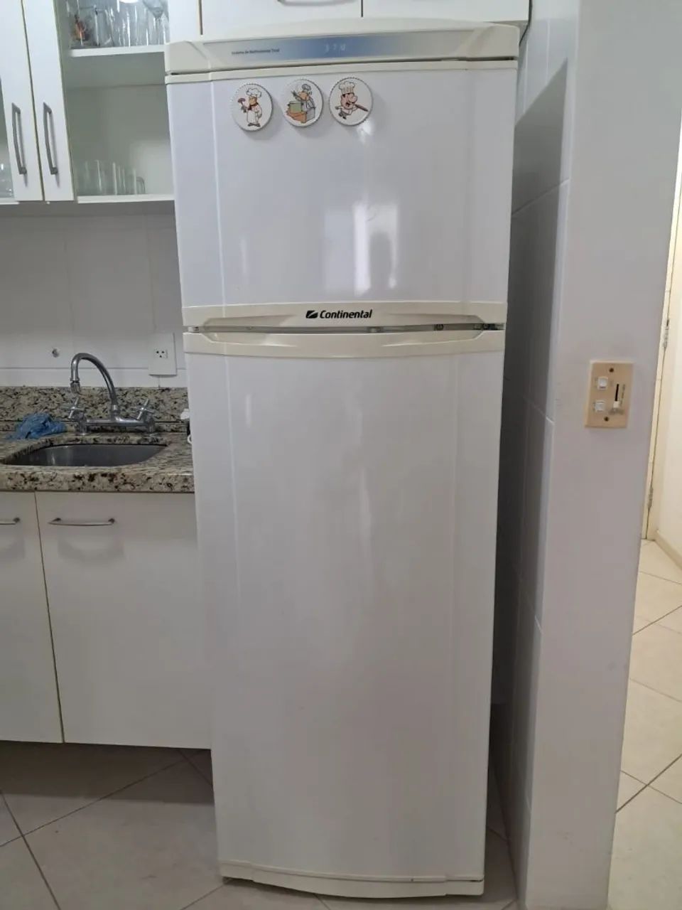 Vendo geladeira continental 370 litros