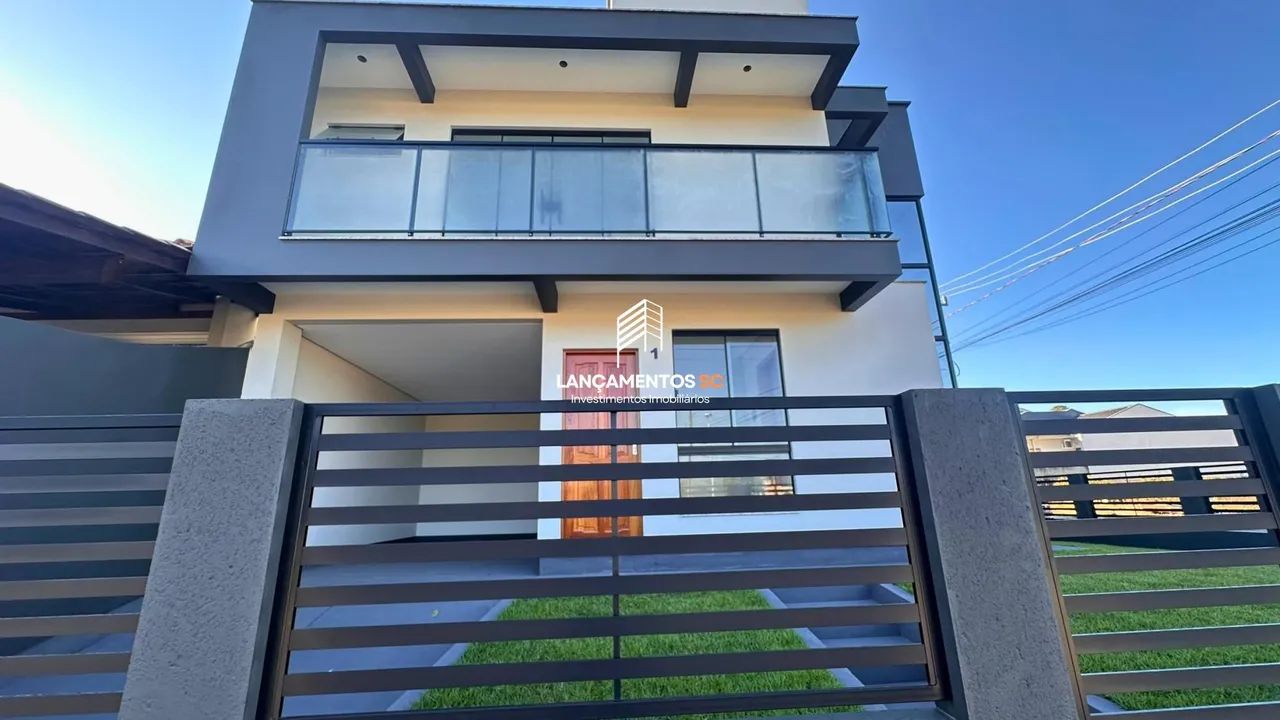 Casa Nova com 3 dormitórios sendo 1 suíte em Forquilhas - São José/SC