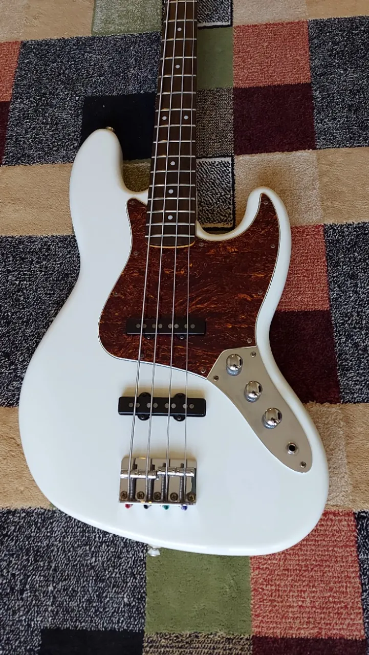 baixo fender squier vintage modified jazz bass