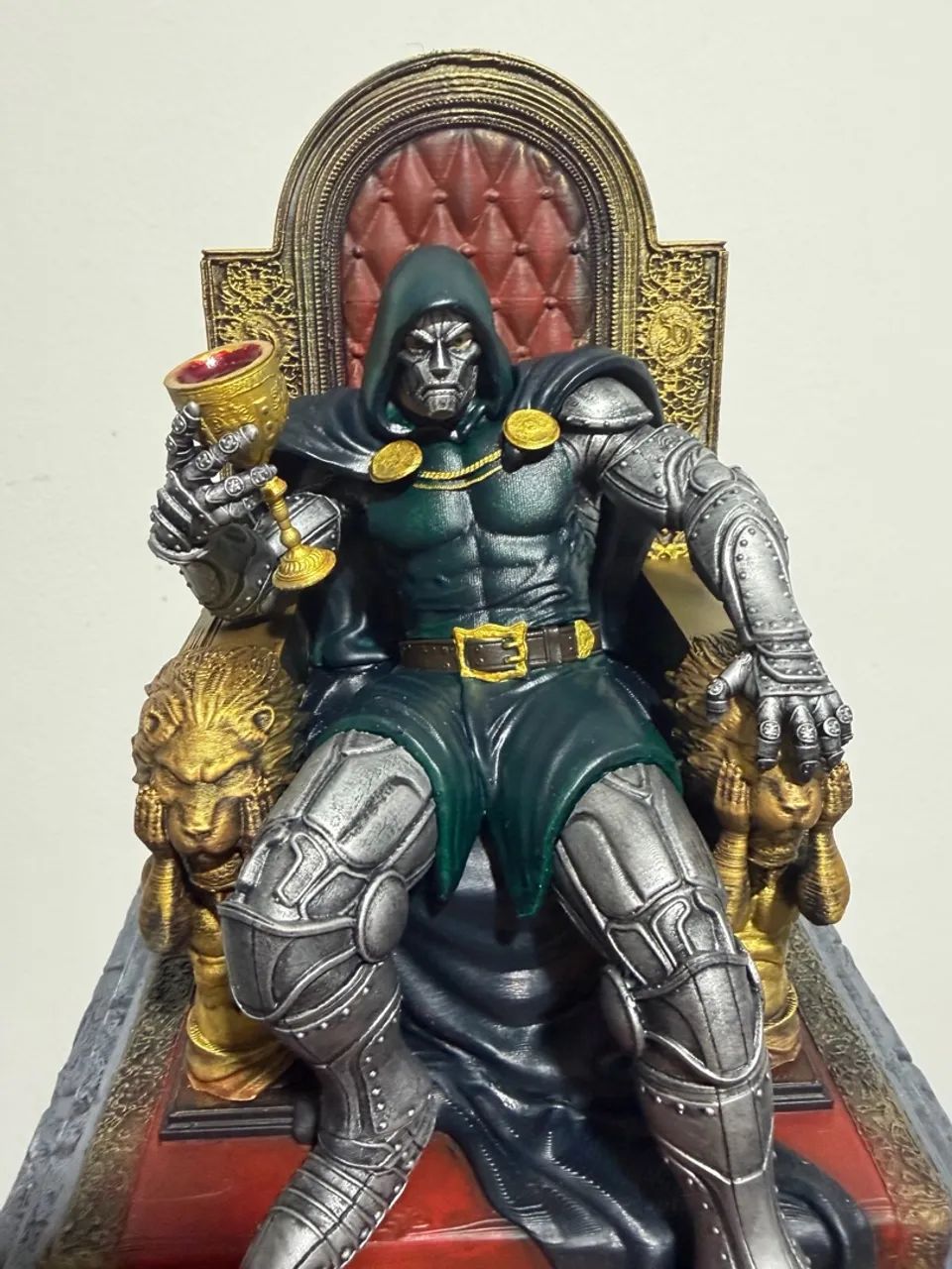 Dr. Doom 1/6 em resina 
