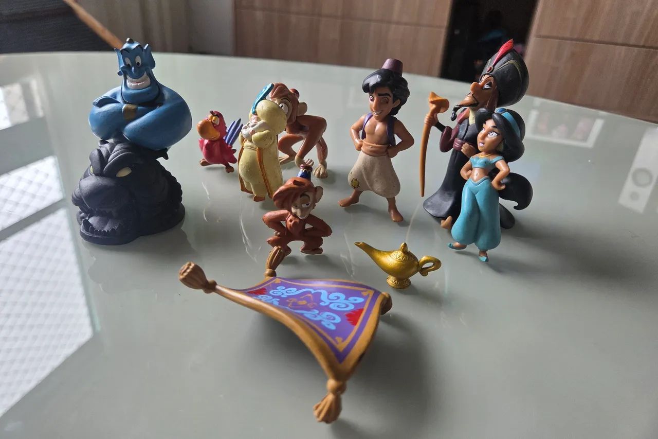 Bonecos Monstros S.A e Aladin. Usados - Foto 2