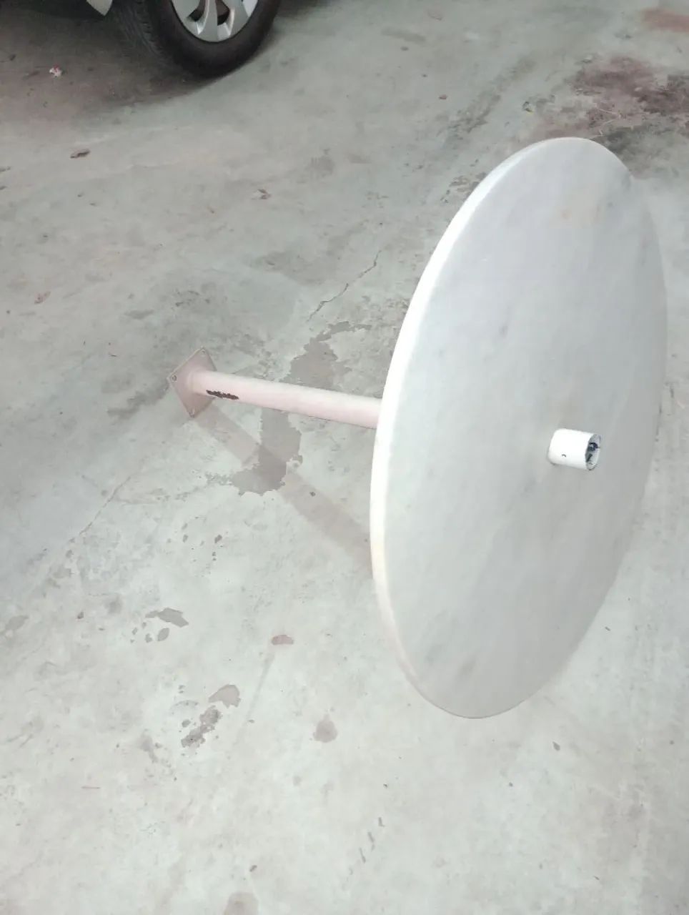 Mesa de mármore de fixar no chão 