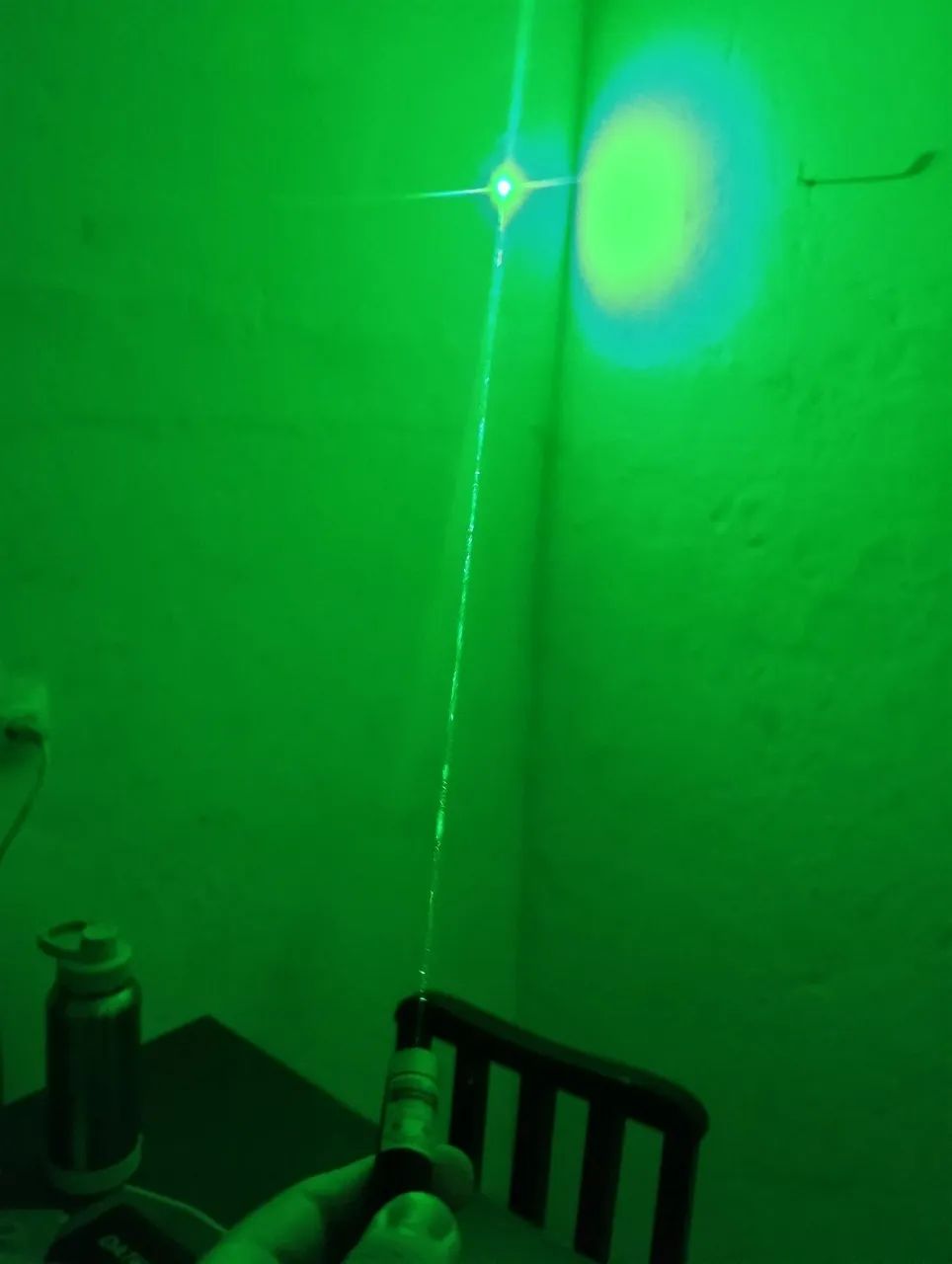 Laser potente com pilhas