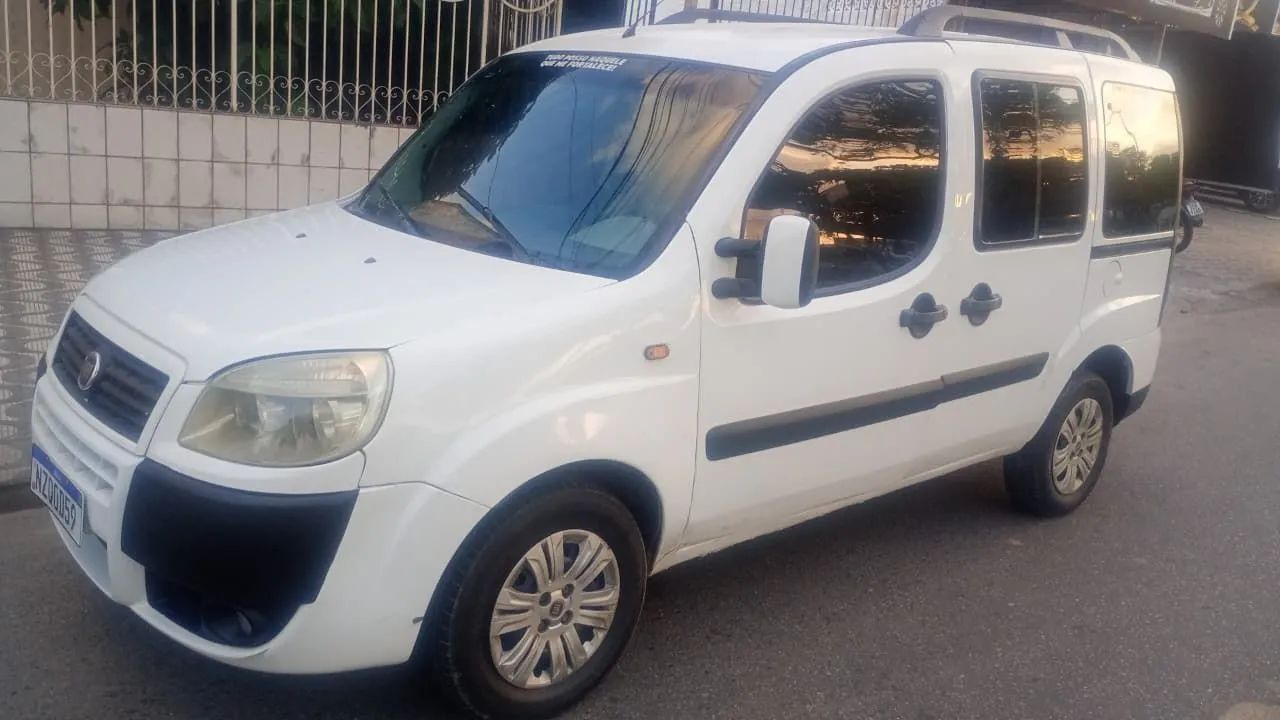 Fiat Doblo Essence 1.8 Flex 16V 5P 2012 - Foto 4