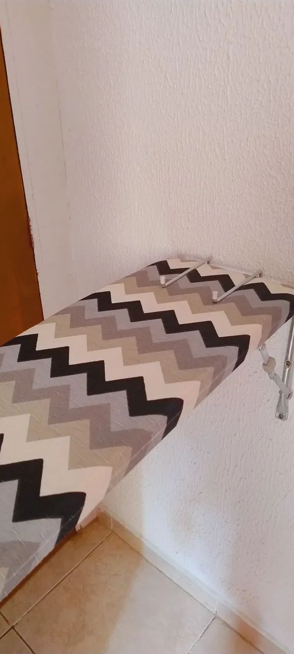 Tábua de passar roupa retrátil 