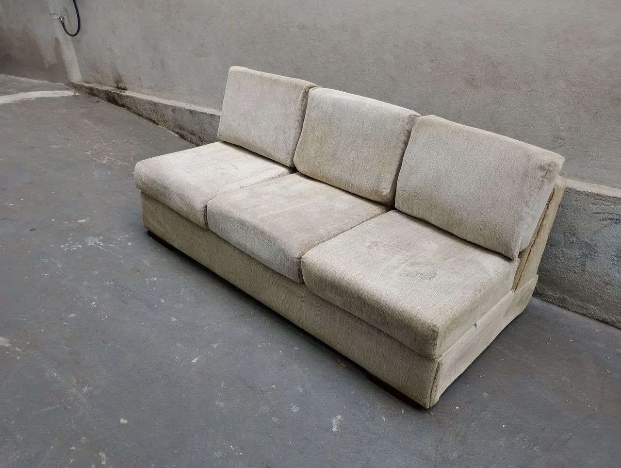 Three-Seater Sofa470063292204328962