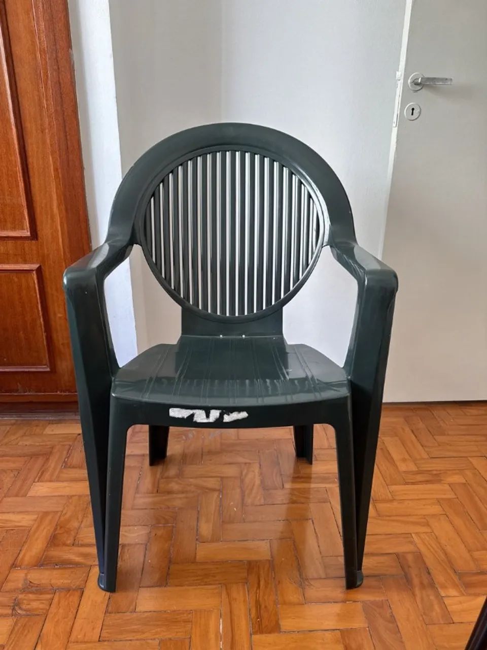 poltrona de plástico verde-escuro leroy merlin otimo estado