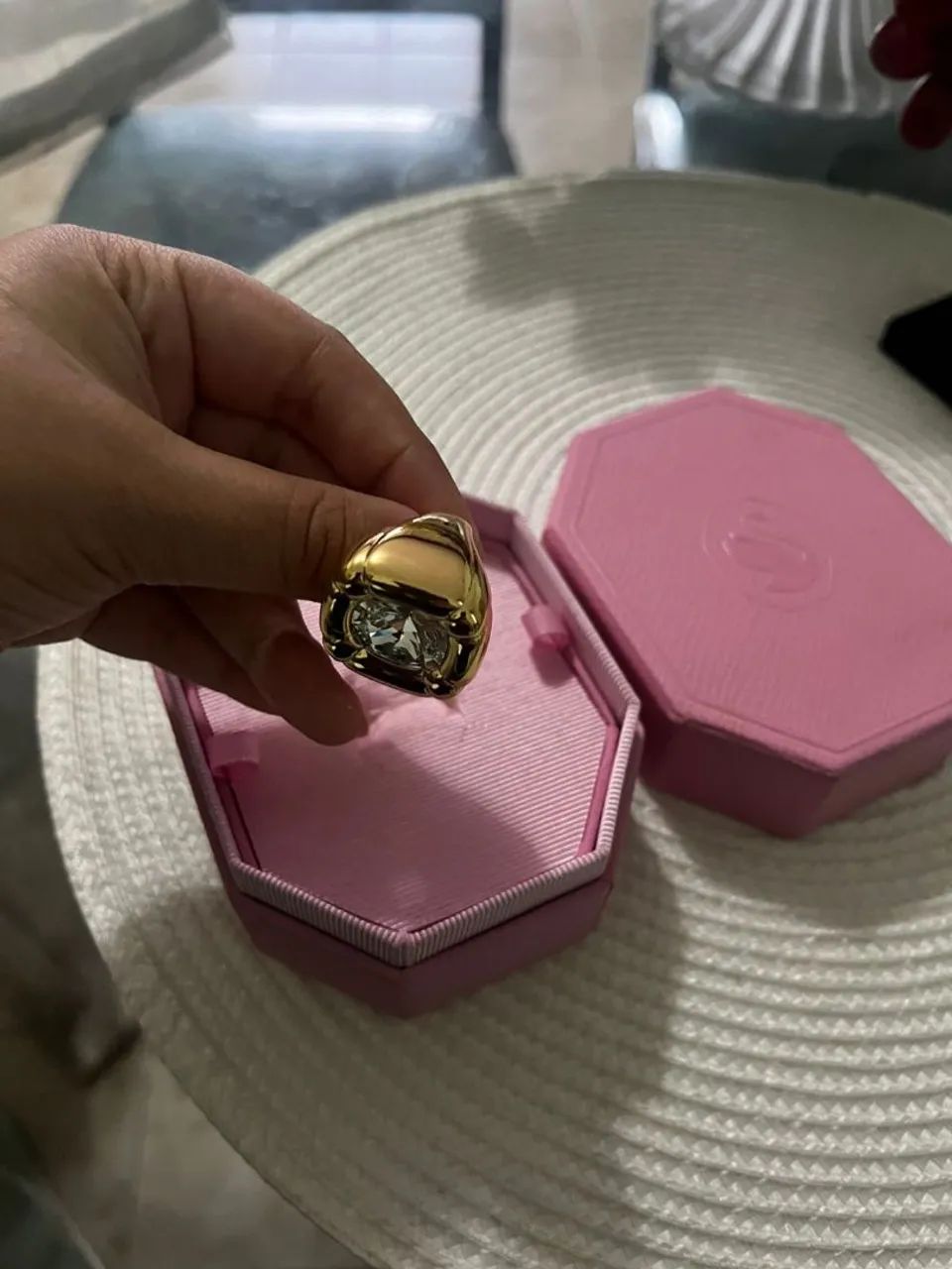 Anel swarovski dourado com ponto de luz prata  - Foto 4