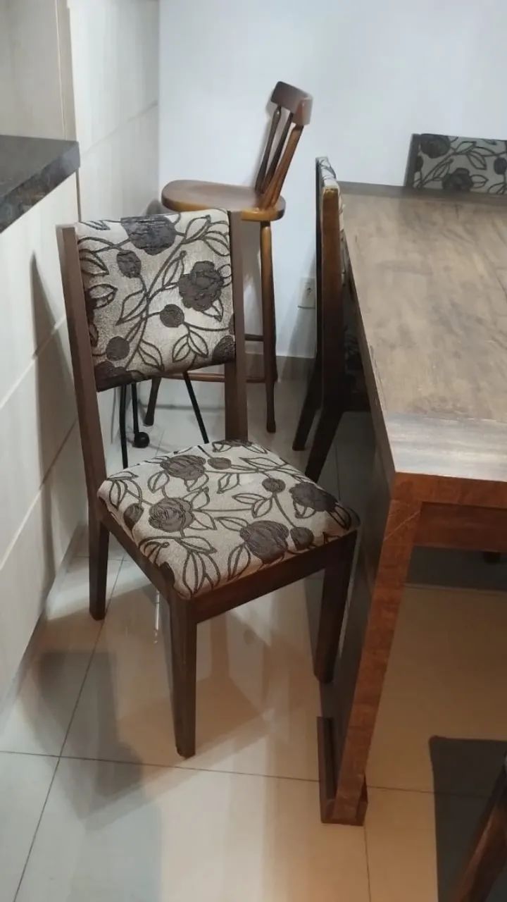 Mesa de Jantar com 6 Cadeiras Estofadas - Foto 2