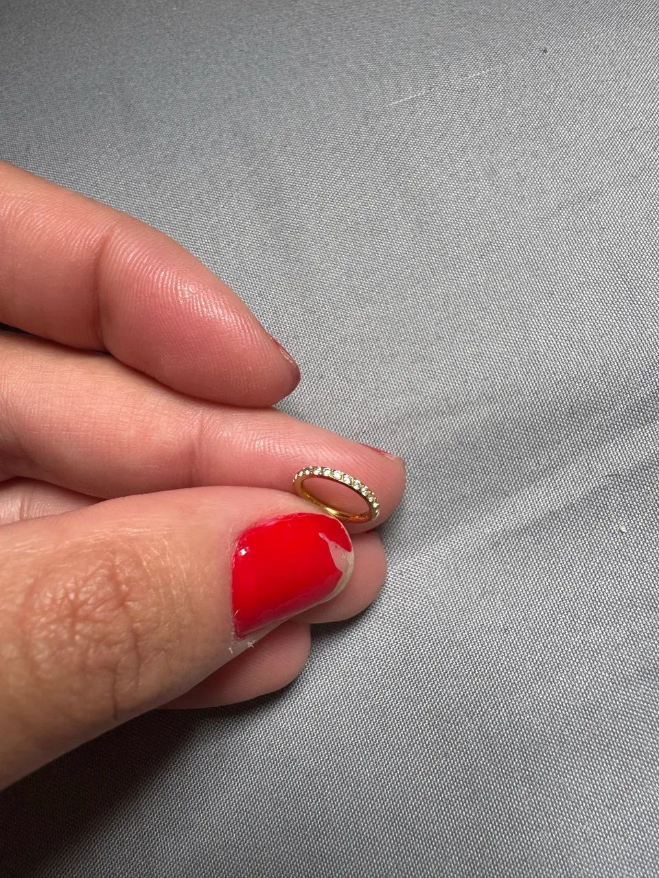 Piercing titânio argola cravejada 