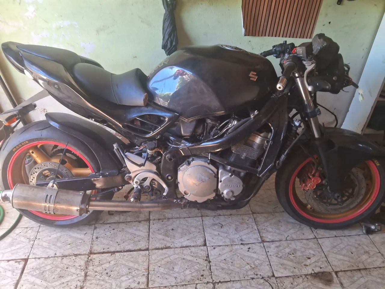 Suzuki gsx 750f personalizada