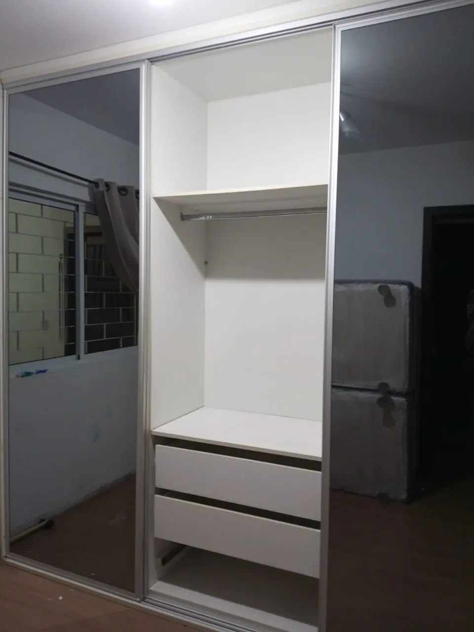 Guarda Roupa grande com espelhos