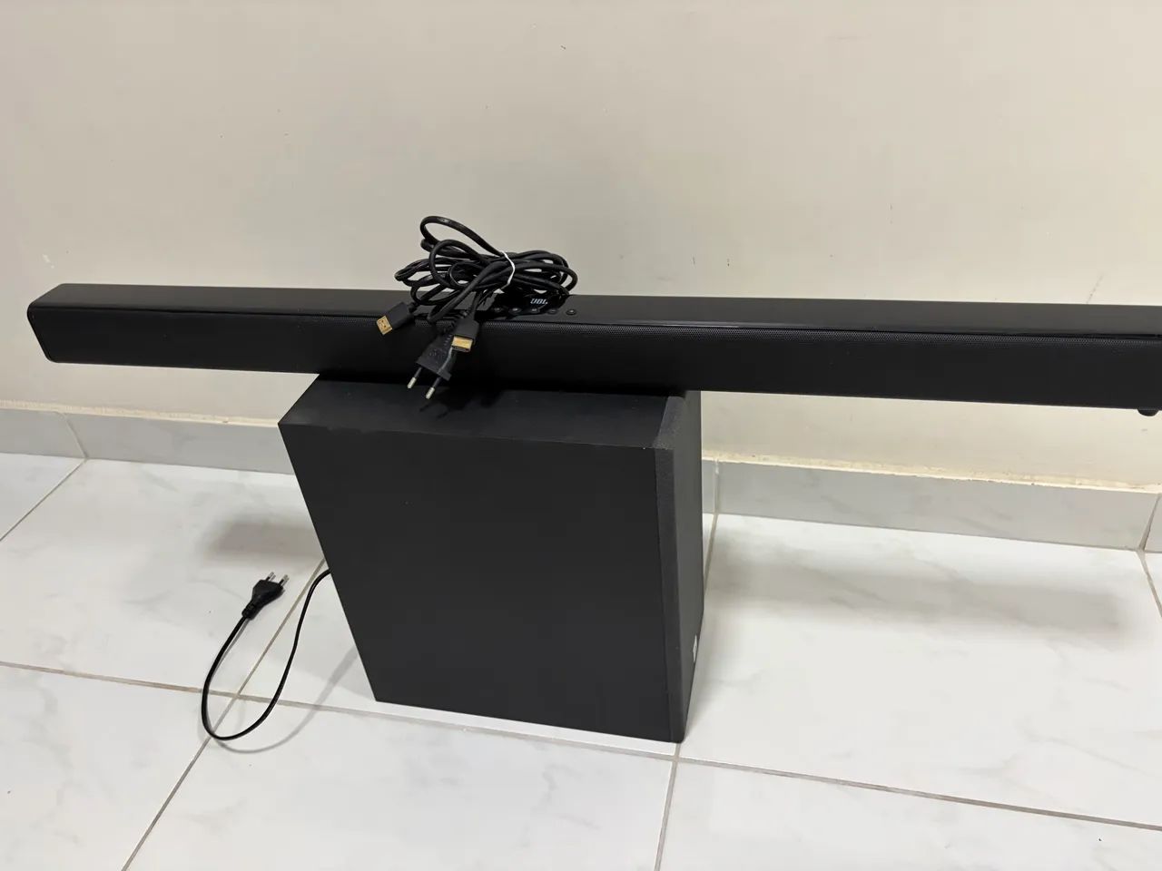 JBL Cinema SB160 com soundbar e subwoofer