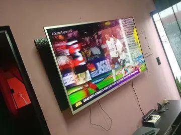 Vendo tv 60 polegadas com detalhes por isso o valor de 500 reais 