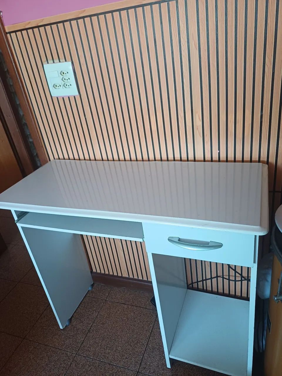 Small Table436555952266956801