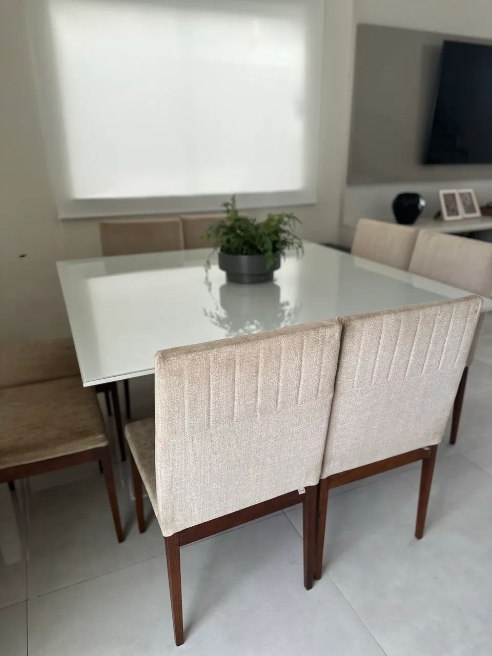 VENDO Mesa de jantar com 8 cadeiras - vidro branco - Foto 3