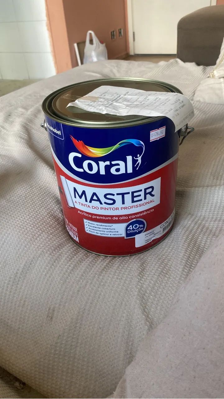 Lata de tinta coral 