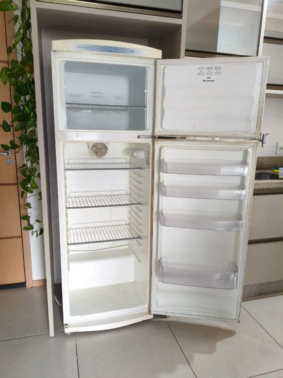 ABAIXOU! Geladeira Continental Duplex 370L - Foto 2