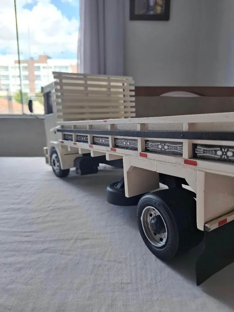 MINIATURA VOLKSWAGEN CONSTELLATION EM MADEIRA - Foto 3