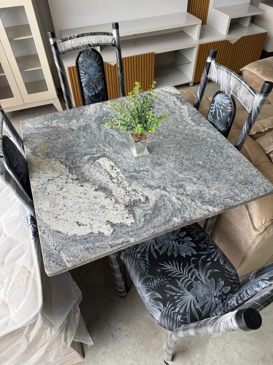 Mesa de jantar de mármore com 4 cadeiras em mega Promoção! - Foto 2