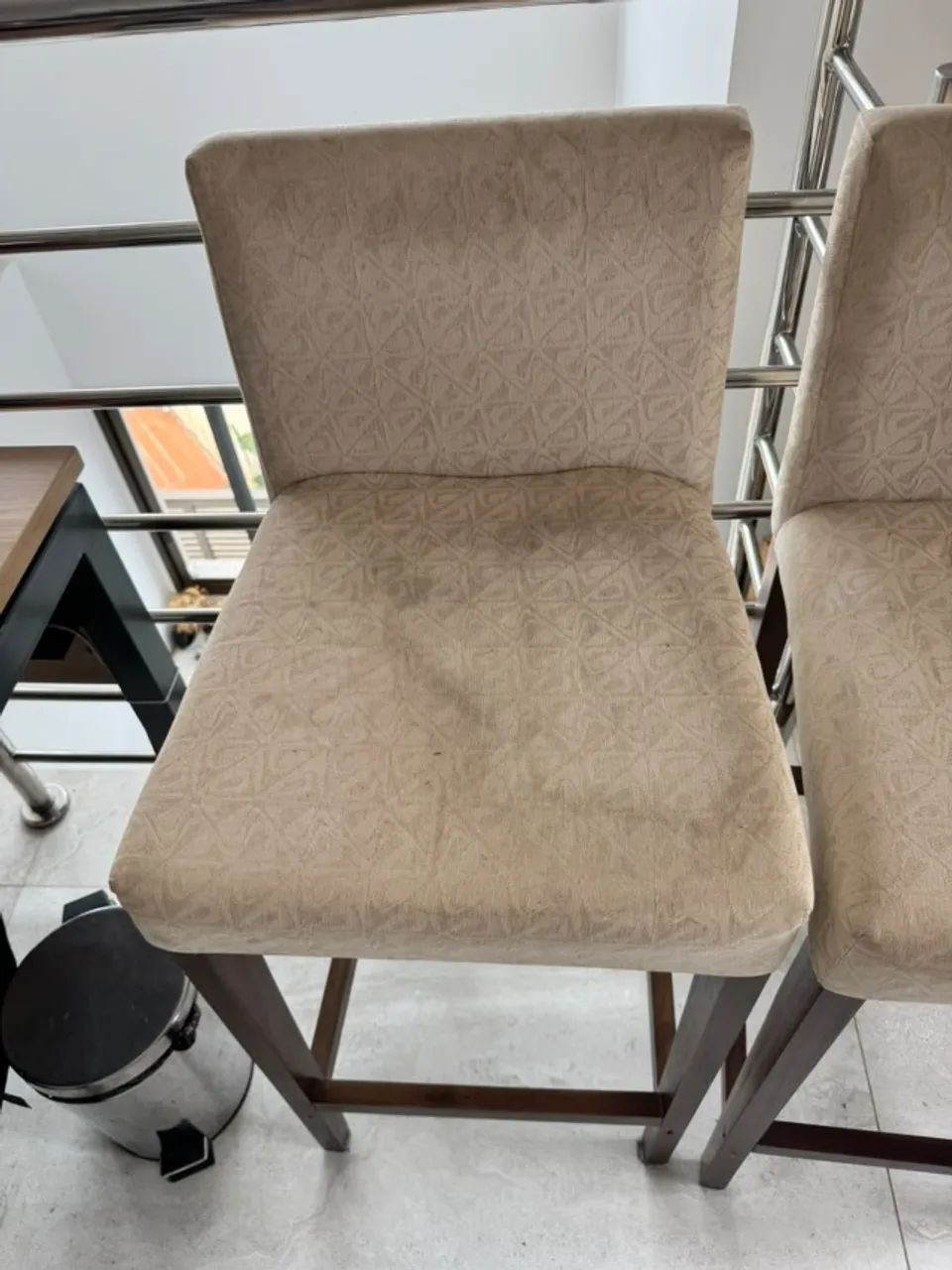 Par de banquetas altas estofadas - Foto 2