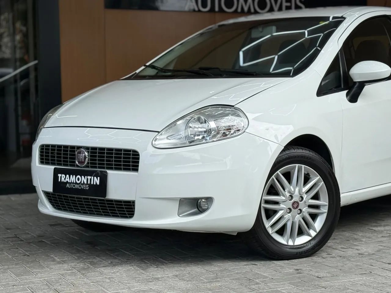Fiat Punto Essence 1.8 Flex 16V 5P 2012 - Foto 2